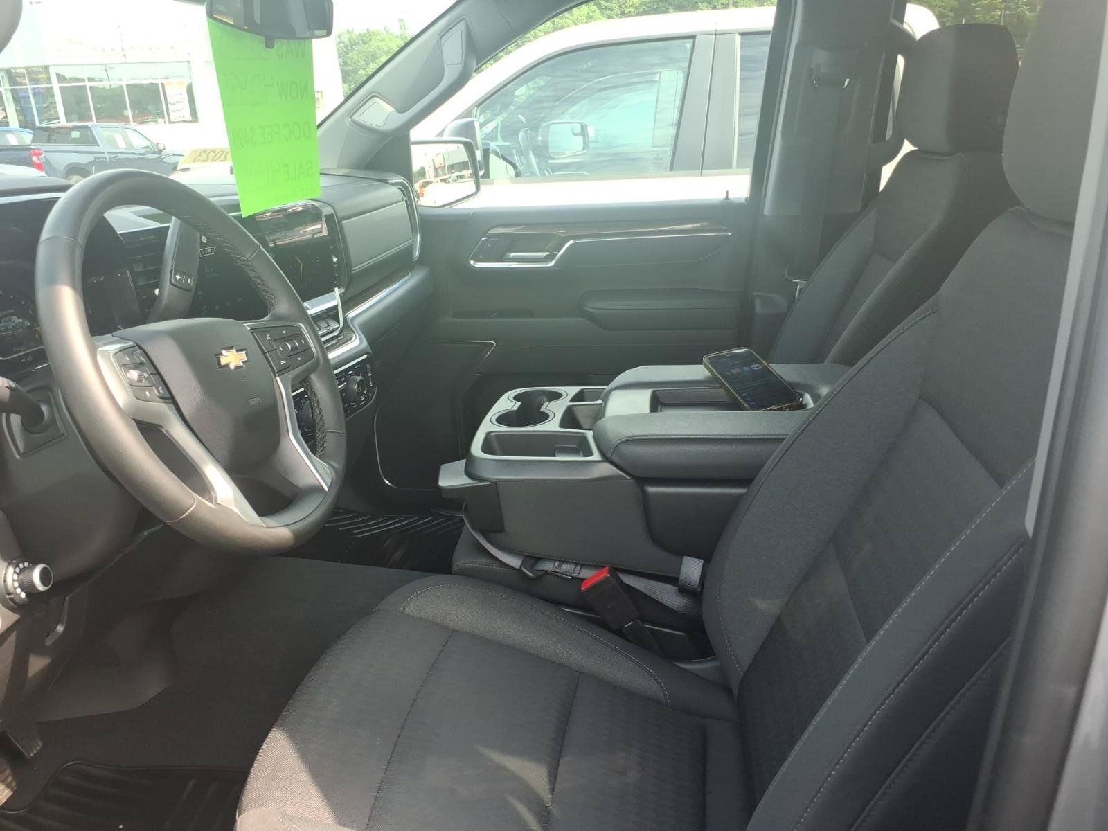 Used 2023 Chevrolet Silverado 1500 LT AWD/4WD image 7