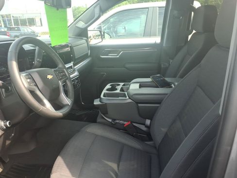 Used 2023 Chevrolet Silverado 1500 LT AWD/4WD image 7