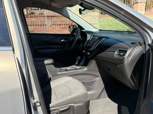 Used 2019 Chevrolet Equinox LT FWD image 10