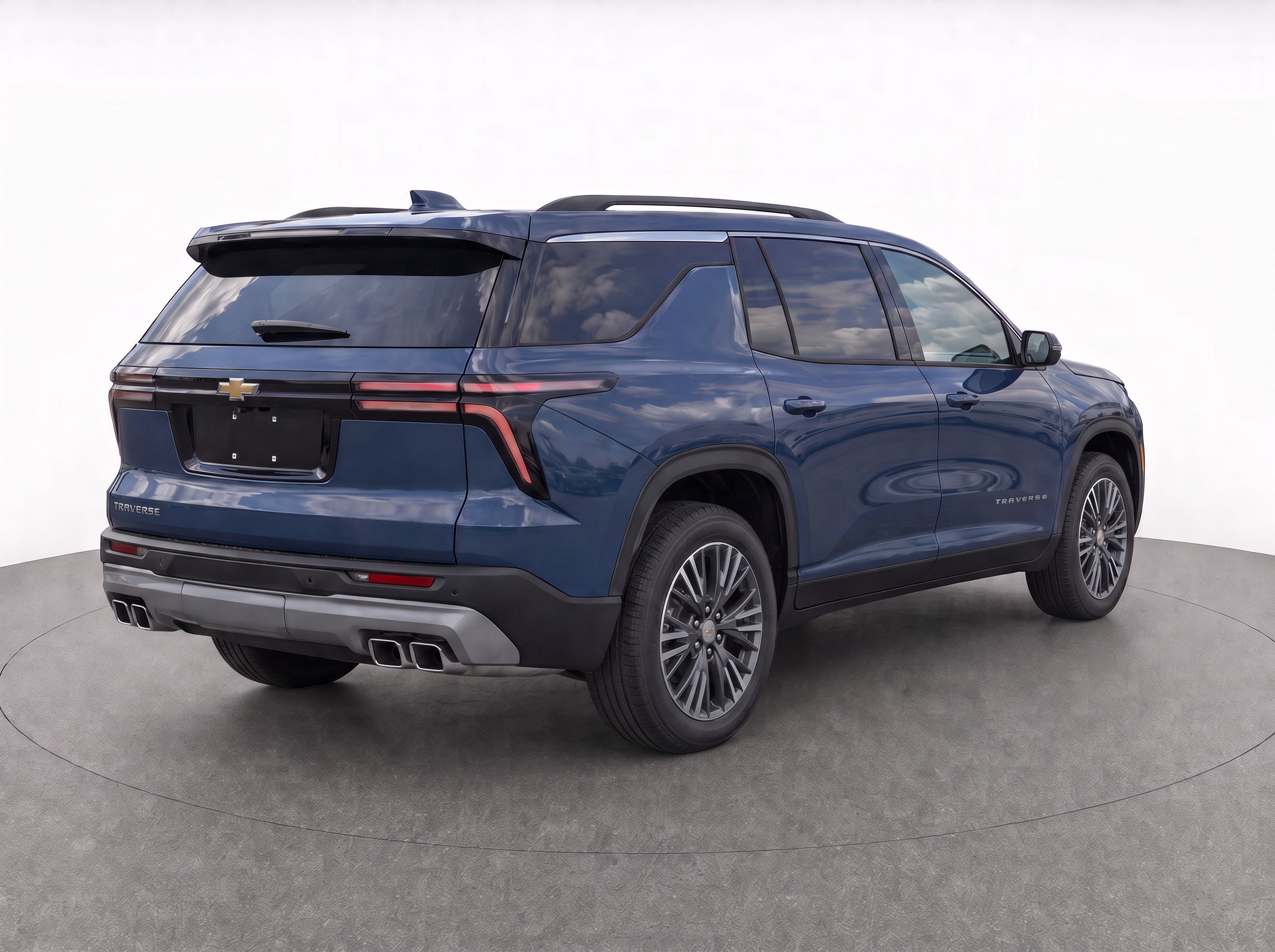 Used 2026 Chevrolet Traverse LT FWD image 4