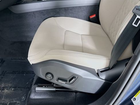 New 2026 Volvo XC60 B5 Plus w/ Protection Package Premier AWD/4WD image 19