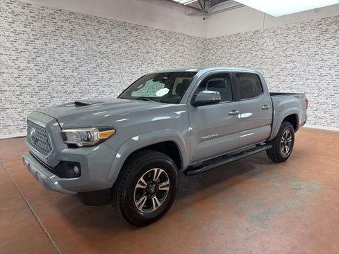 Used 2019 Toyota Tacoma TRD Sport image 3