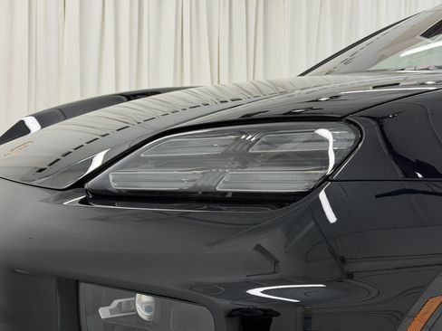 Certified 2025 Porsche Macan 4 Electric image 17