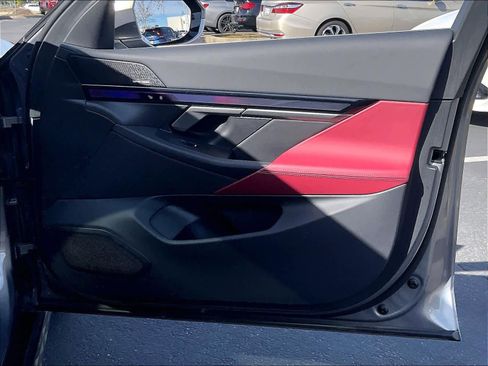 Used 2025 BMW i5 xDrive40 w/ Premium Package image 26