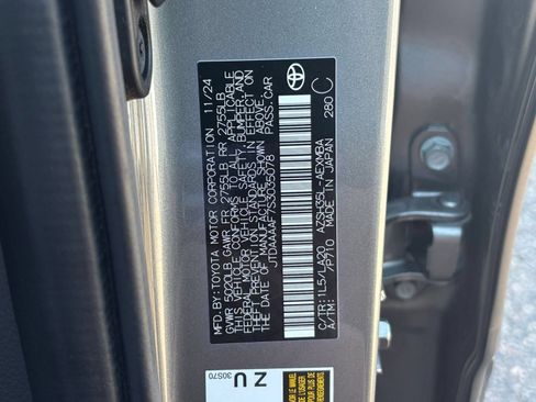 Used 2025 Toyota Crown AWD/4WD image 23