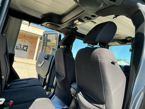 Used 2014 Jeep Wrangler Unlimited Sahara AWD/4WD image 20