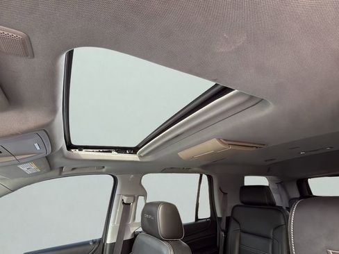 Used 2015 GMC Yukon Denali w/ Premium Package image 11