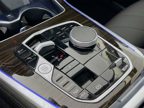 Used 2024 BMW X7 xDrive40i image 19