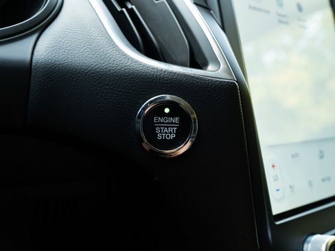 Used 2024 Ford Edge Titanium image 27