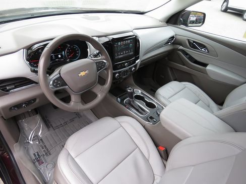 Used 2019 Chevrolet Traverse LT w/ LT Premium Package image 12