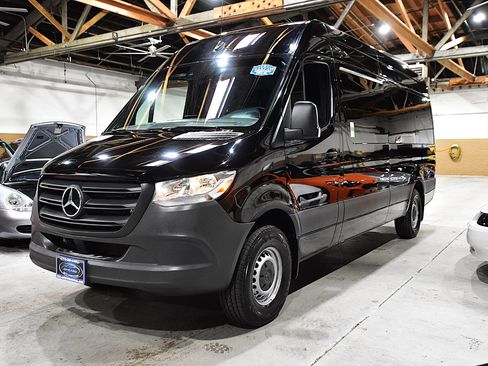 Used 2023 Mercedes-Benz Sprinter 2500 image 7