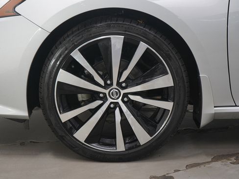 Used 2019 Nissan Altima 2.5 Platinum image 26