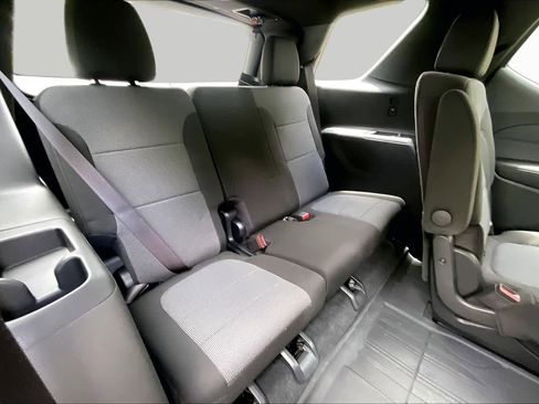 Used 2023 Chevrolet Traverse LT FWD image 29