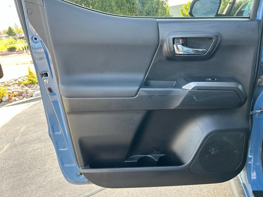 Used 2019 Toyota Tacoma TRD Sport AWD/4WD image 26