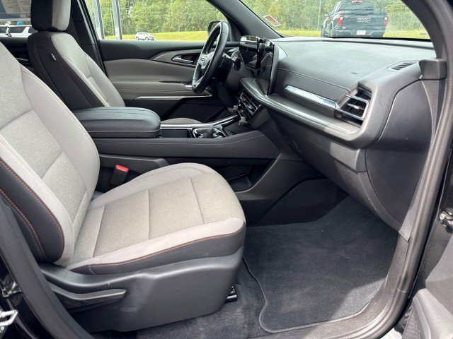 Used 2026 Chevrolet Traverse LT w/ Driver Confidence Package FWD image 9