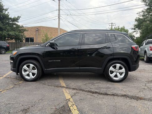 Used 2018 Jeep Compass Latitude w/ Cold Weather Group FWD image 3