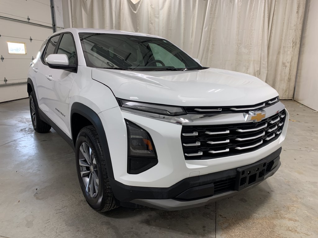 Used 2026 Chevrolet Equinox LT AWD/4WD image 2