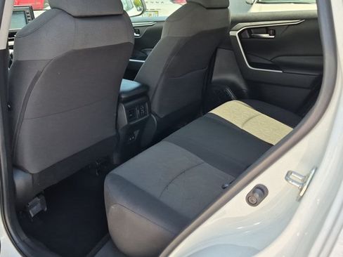 Used 2021 Toyota RAV4 XLE w/ Convenience Package FWD image 18