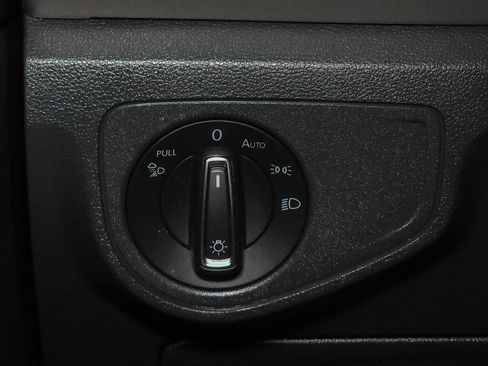 Used 2021 Volkswagen Atlas SE image 23