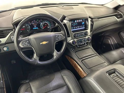 Used 2019 Chevrolet Suburban Premier AWD/4WD image 18