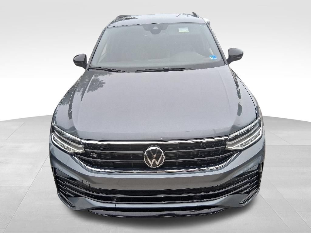 Used 2024 Volkswagen Tiguan SE R-Line AWD/4WD image 8