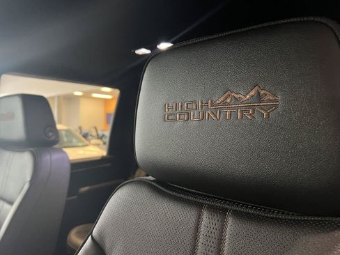 Used 2026 Chevrolet Silverado 2500 High Country w/ Midnight Edition AWD/4WD image 18