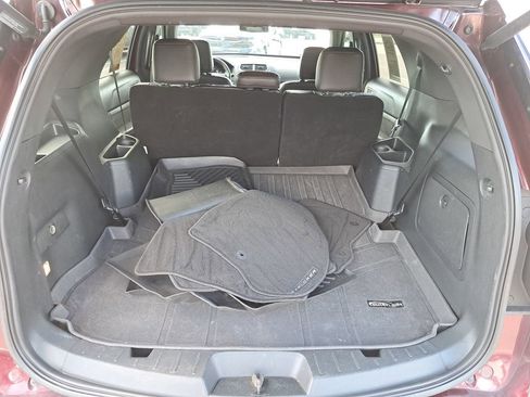 Used 2019 Ford Explorer XLT w/ Equipment Group 202A image 6