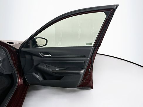 Used 2025 Nissan Altima 2.5 SV image 30