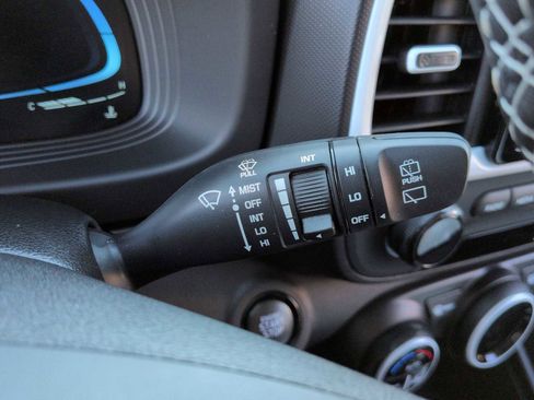 New 2025 Hyundai Venue Limited image 25