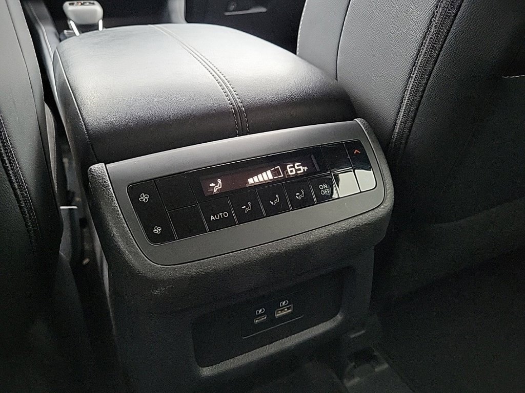 Used 2025 Nissan Pathfinder SL AWD/4WD image 21