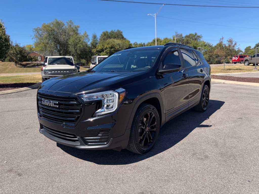 Used 2022 GMC Terrain SLE w/ Driver Convenience Package AWD/4WD image 3