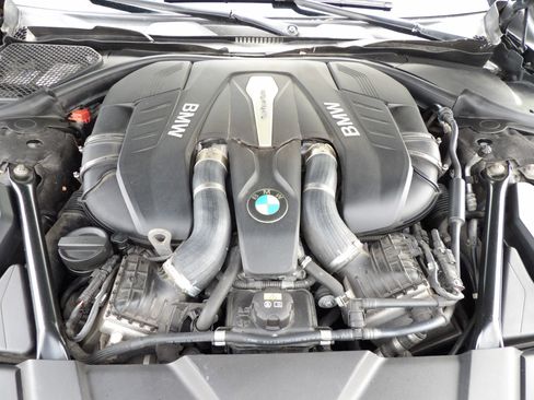 Used 2016 BMW 750i xDrive image 32