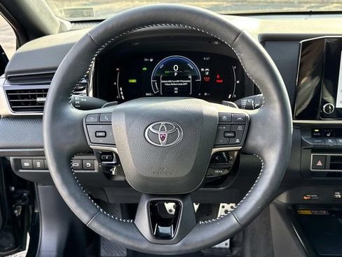 Used 2025 Toyota Camry SE w/ Convenience Package image 19