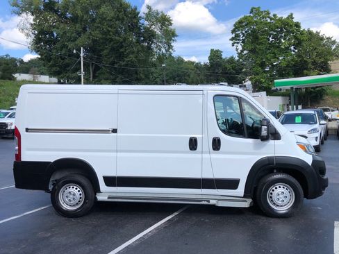 Used 2025 RAM ProMaster 2500 w/ U-Haul Equipment Group FWD image 7