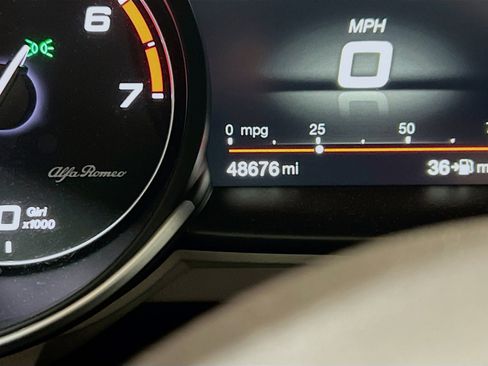 Used 2018 Alfa Romeo Giulia RWD image 8