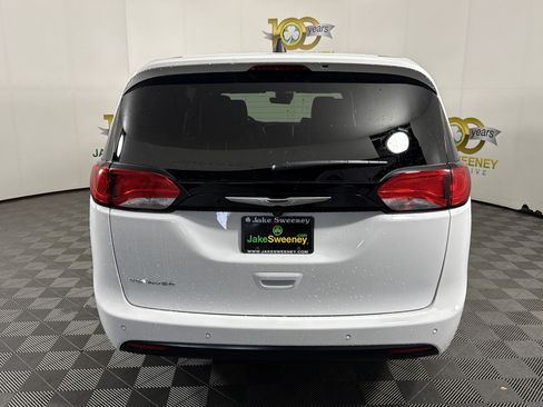 New 2026 Chrysler Voyager LX image 7