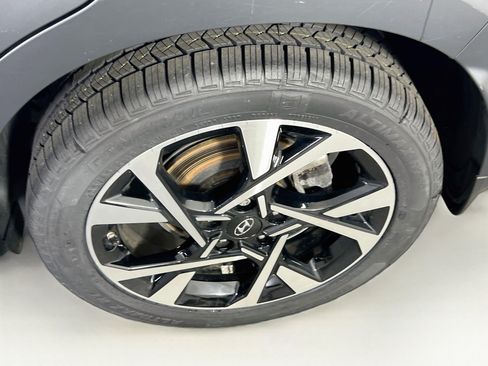 Used 2023 Hyundai Kona Limited AWD/4WD image 32
