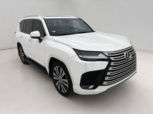 Used 2024 Lexus LX 600 4WD w/ Luxury Package image 2