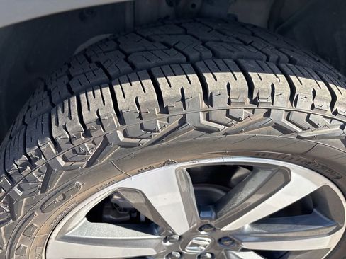 Used 2024 Honda Pilot Touring image 4