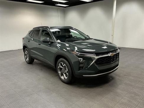 New 2026 Chevrolet Trax LT w/ LT Convenience Package FWD image 7