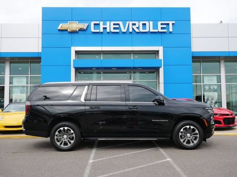 Used 2025 Chevrolet Suburban LS AWD/4WD image 25