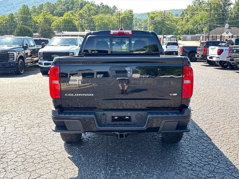 Used 2022 Chevrolet Colorado Z71 w/ Z71 Midnight Edition AWD/4WD image 6