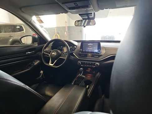 Used 2020 Nissan Altima 2.5 SR w/ Premium Package image 24