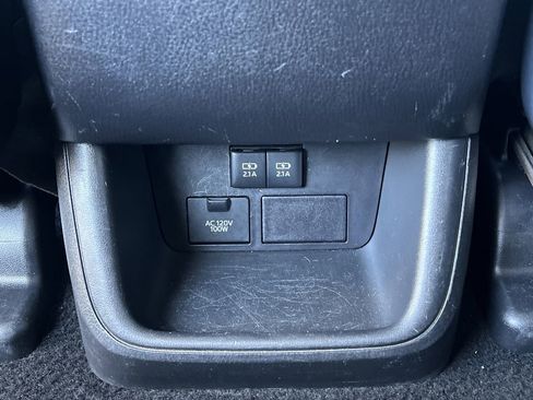 Used 2019 Toyota Highlander XLE image 30