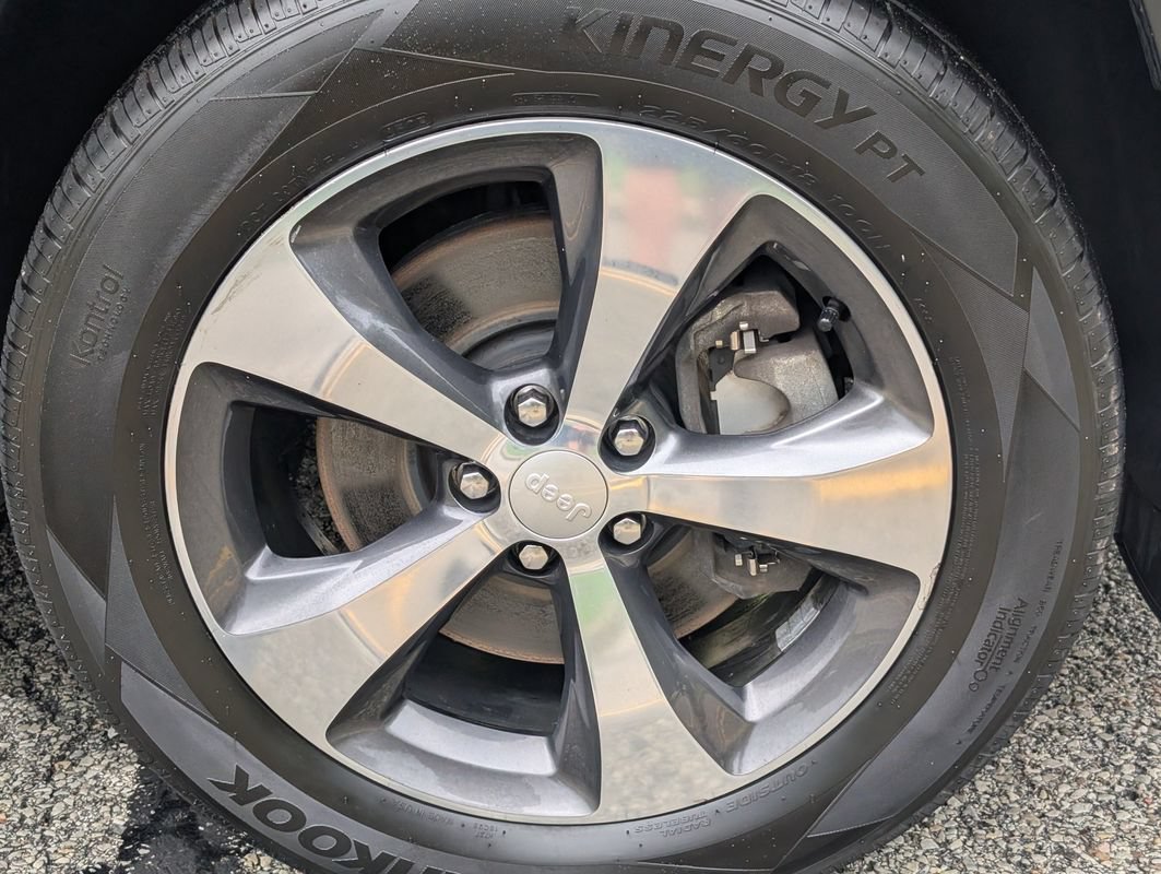 Used 2019 Jeep Cherokee Limited AWD/4WD image 16
