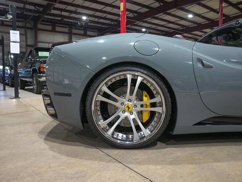 Used 2010 Ferrari California image 9