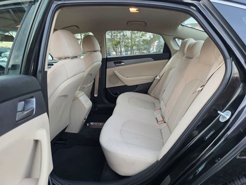 Used 2019 Hyundai Sonata SE w/ Cargo Package image 11