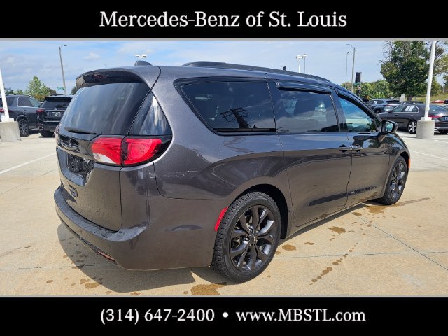 Used 2018 Chrysler Pacifica Touring-L Plus FWD image 3