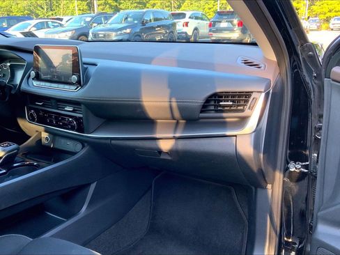 Used 2023 Nissan Rogue S FWD image 18