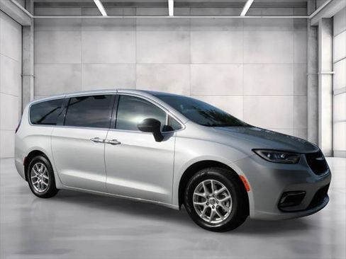 Certified 2024 Chrysler Pacifica Touring-L FWD image 1